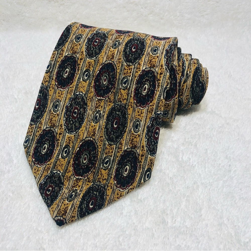 Brooks Brothers Mens Tie Floral Geometric Pattern Print 100% Silk | Made in USA